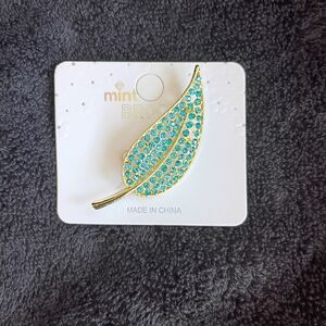 Mint Rhinestone Gold Leaf Broochs